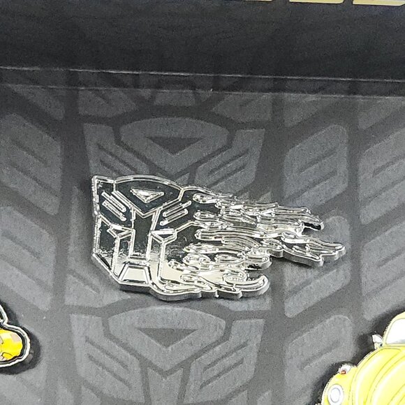 2018 Transformers Bumblebee Enamel Pin Set Of 3 Robot Car & Logo Loot Crate - Picture 4 of 7